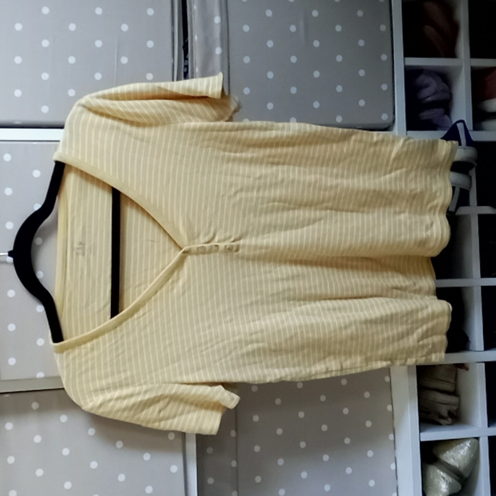 GAP V-neck